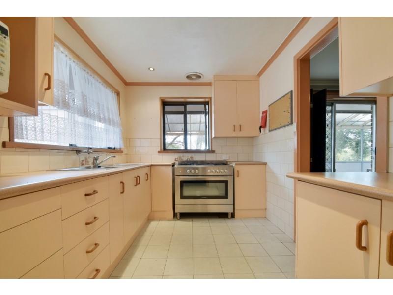 6 Stanbury Avenue, Happy Valley SA 5159