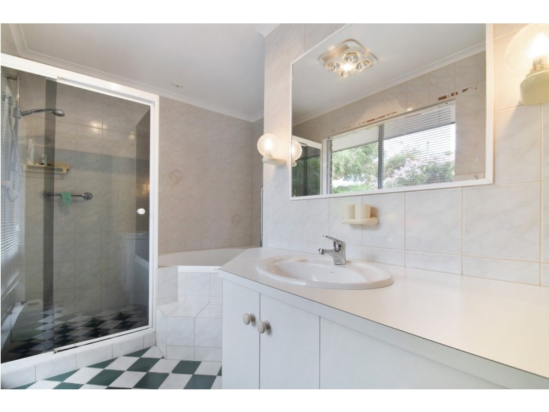 6 Stanbury Avenue, Happy Valley SA 5159