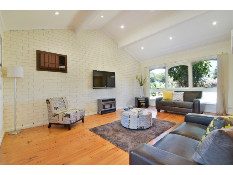 17 Radcliffe Grove, Christie Downs SA 5164