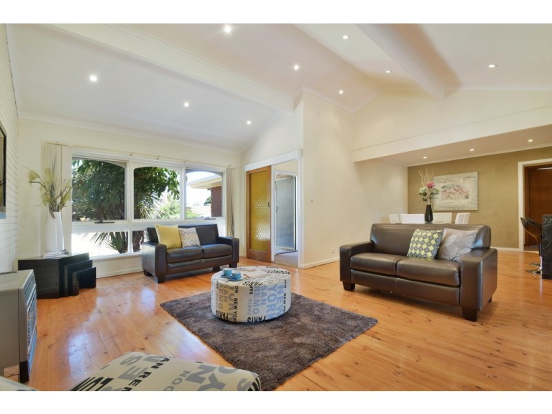 17 Radcliffe Grove, Christie Downs SA 5164