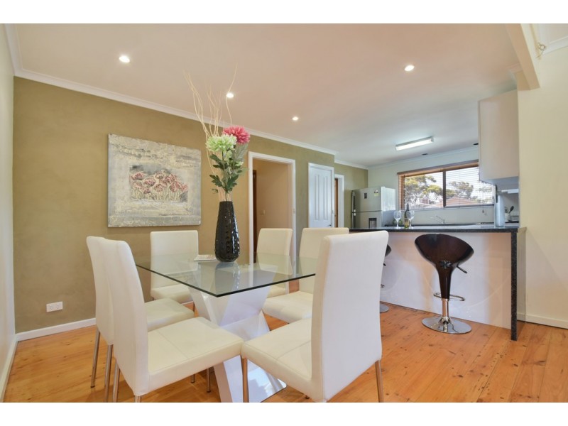 17 Radcliffe Grove, Christie Downs SA 5164