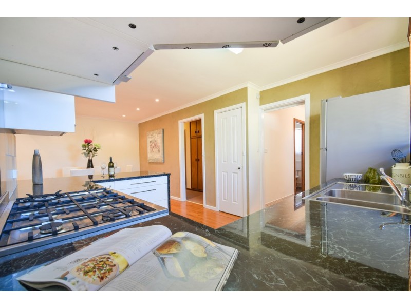 17 Radcliffe Grove, Christie Downs SA 5164