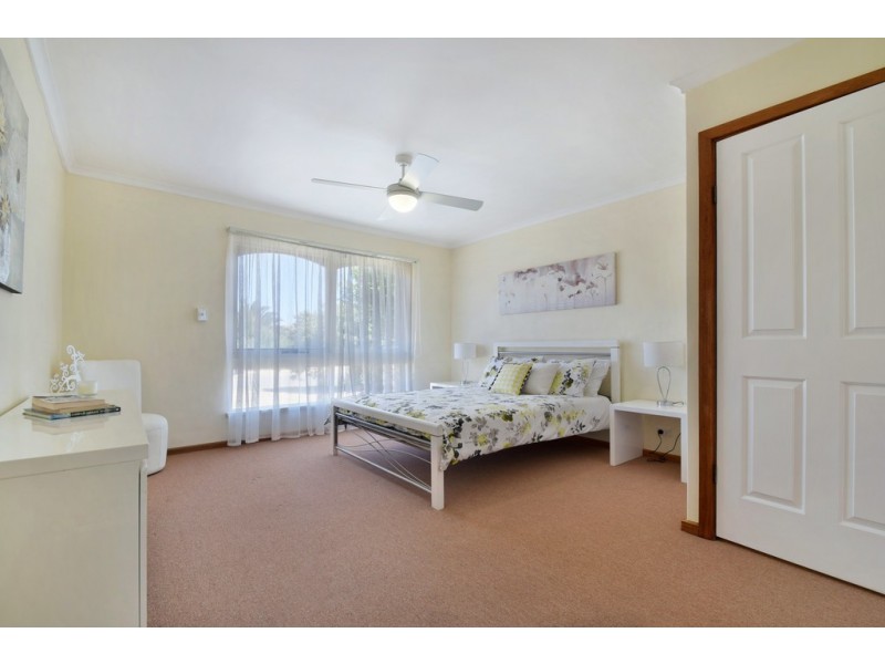 17 Radcliffe Grove, Christie Downs SA 5164