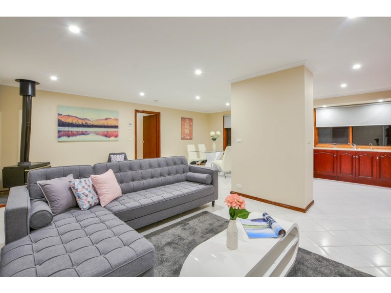 2 Bentley Court, Happy Valley SA 5159