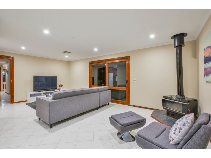 2 Bentley Court, Happy Valley SA 5159