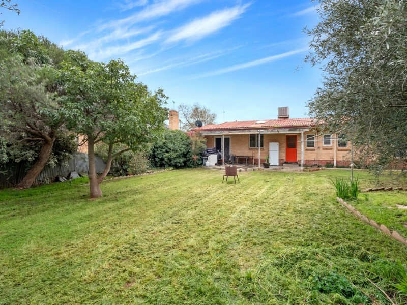 16 Chaddenwick Road, Elizabeth Vale SA 5112