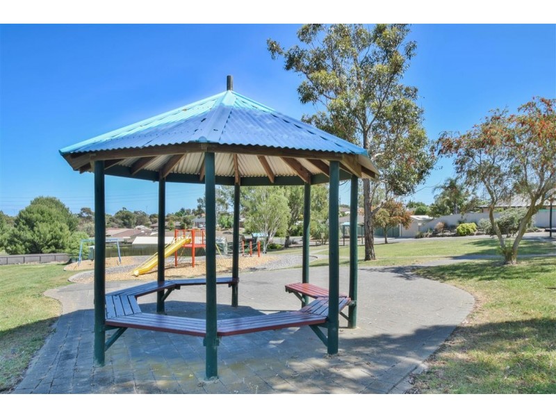 7 Esther Avenue, Woodcroft SA 5162