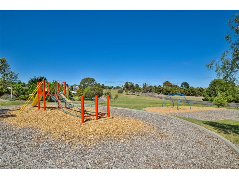 7 Esther Avenue, Woodcroft SA 5162