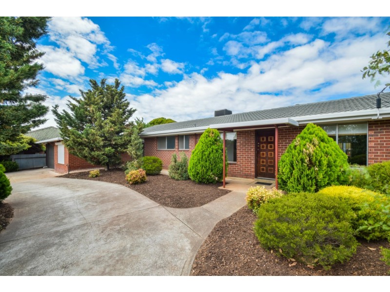 1 Leonard Crescent, Morphett Vale SA 5162