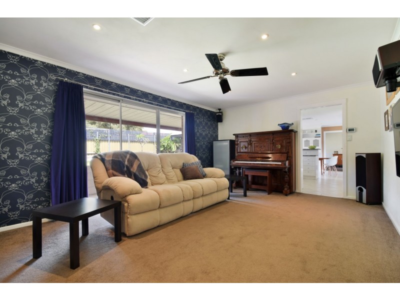 1 Leonard Crescent, Morphett Vale SA 5162