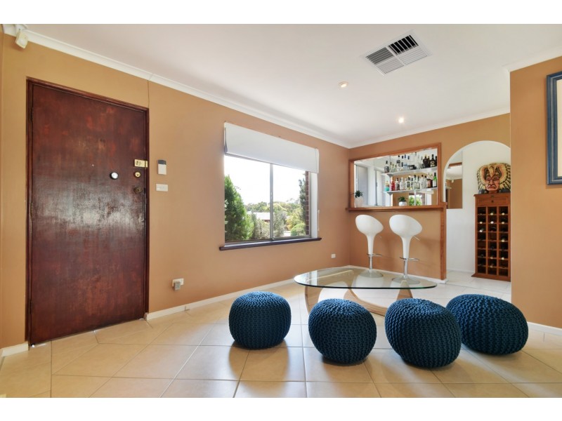 1 Leonard Crescent, Morphett Vale SA 5162