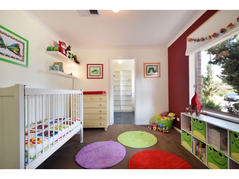 1 Leonard Crescent, Morphett Vale SA 5162