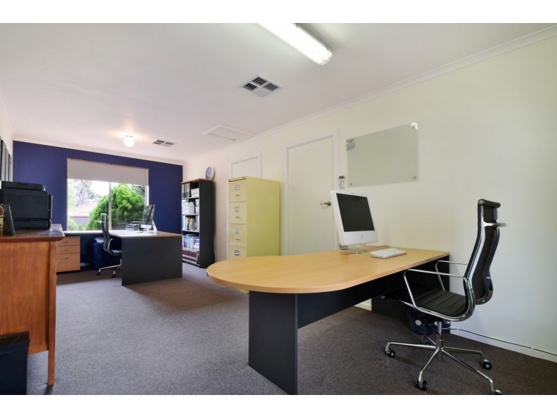 1 Leonard Crescent, Morphett Vale SA 5162