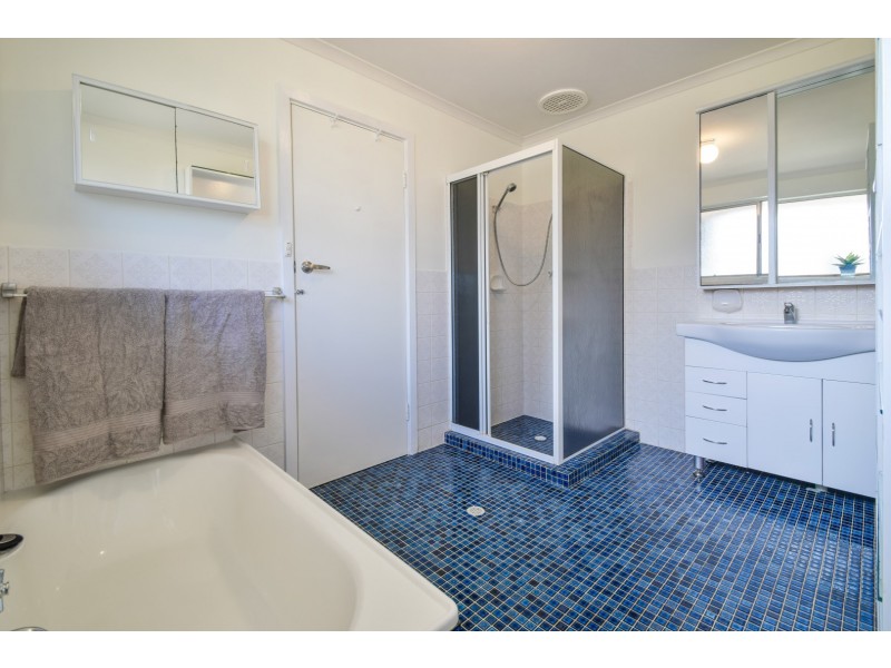 1 Leonard Crescent, Morphett Vale SA 5162