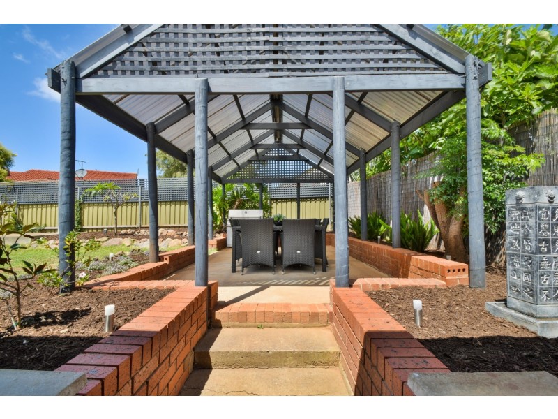 1 Leonard Crescent, Morphett Vale SA 5162