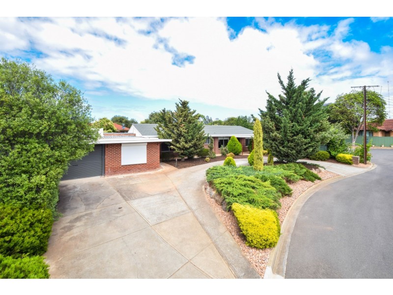 1 Leonard Crescent, Morphett Vale SA 5162