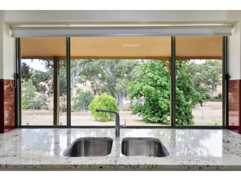 106 Chapel Hill Road, Clarendon SA 5157