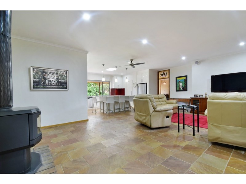 106 Chapel Hill Road, Clarendon SA 5157