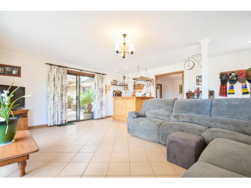 7 Nitschke Court, Mount Compass SA 5210