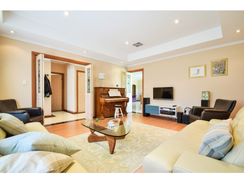10 Ashridge Crt, Aberfoyle Park SA 5159