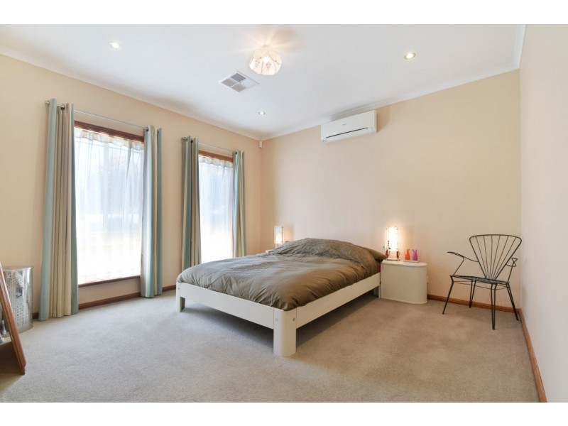 10 Ashridge Crt, Aberfoyle Park SA 5159