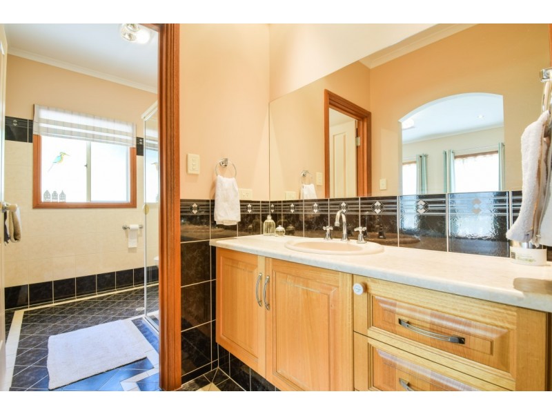 10 Ashridge Crt, Aberfoyle Park SA 5159