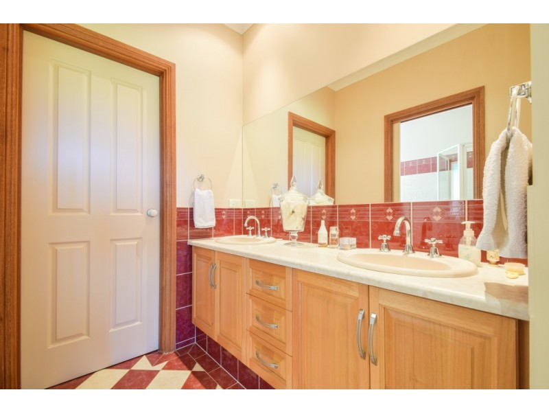 10 Ashridge Crt, Aberfoyle Park SA 5159