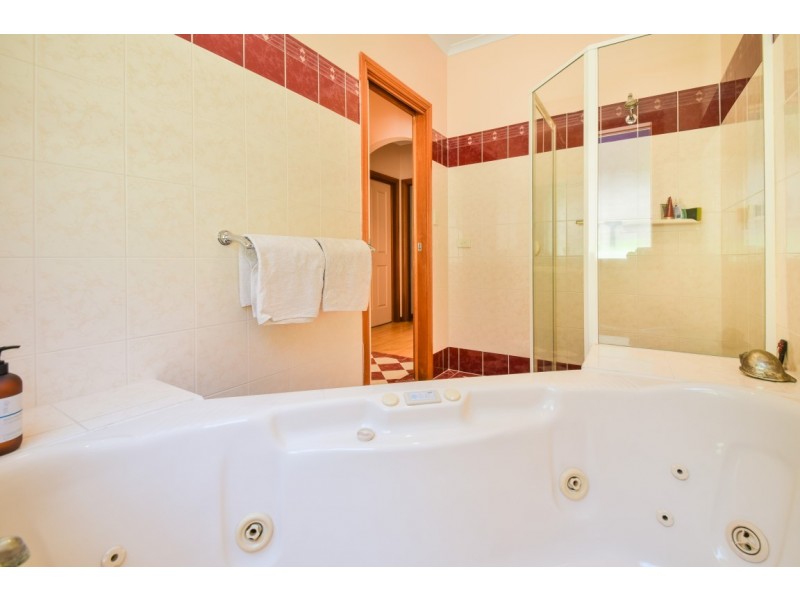 10 Ashridge Crt, Aberfoyle Park SA 5159