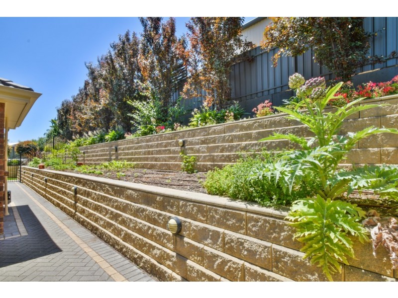 10 Ashridge Crt, Aberfoyle Park SA 5159