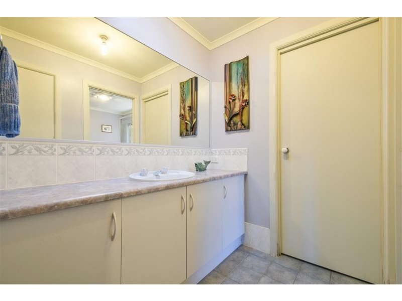 9 Merrivale Drive, Happy Valley SA 5159