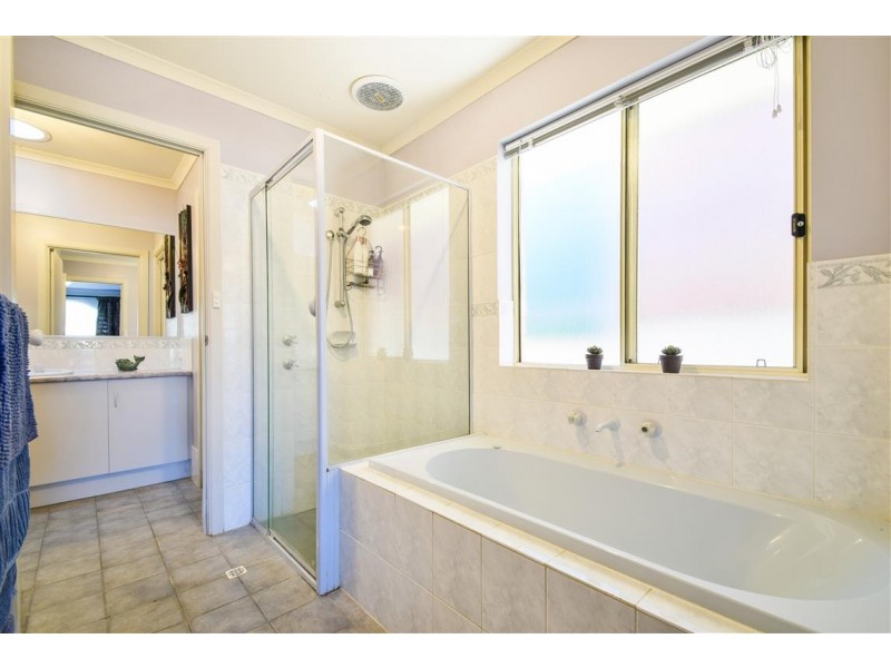 9 Merrivale Drive, Happy Valley SA 5159