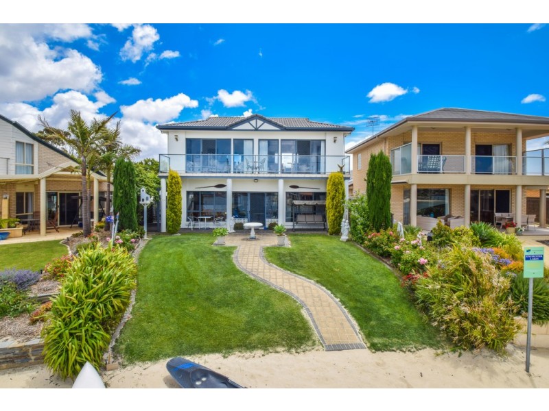 2 Lakeside Circuit, Encounter Bay SA 5211