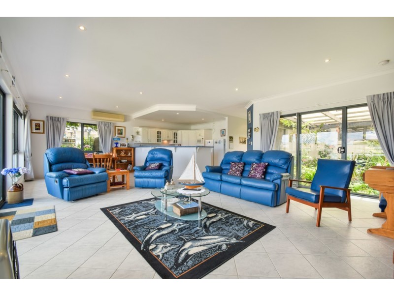 2 Lakeside Circuit, Encounter Bay SA 5211