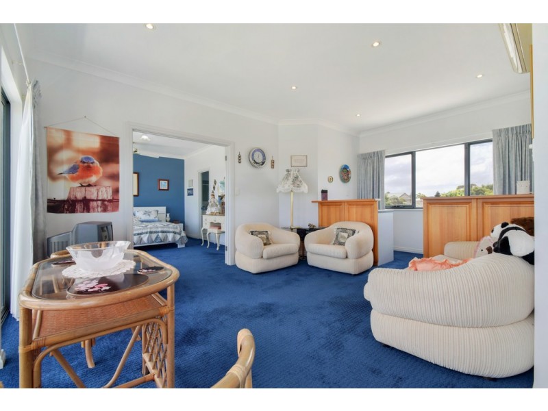 2 Lakeside Circuit, Encounter Bay SA 5211