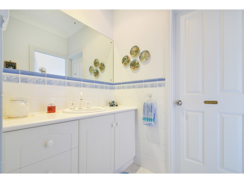 2 Lakeside Circuit, Encounter Bay SA 5211