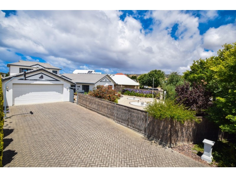 2 Lakeside Circuit, Encounter Bay SA 5211