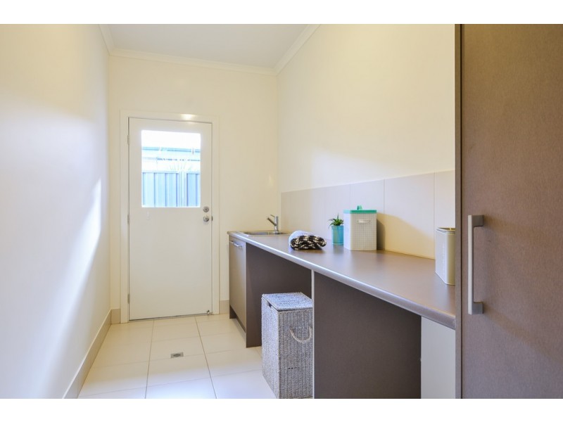 90 Highfield Drive, Craigburn Farm SA 5051