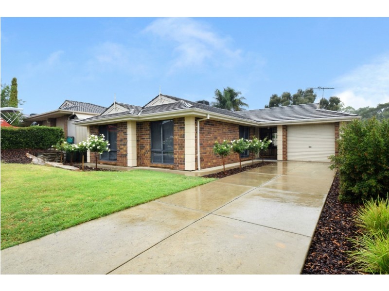 28 Shillabeer Crescent, Woodcroft SA 5162