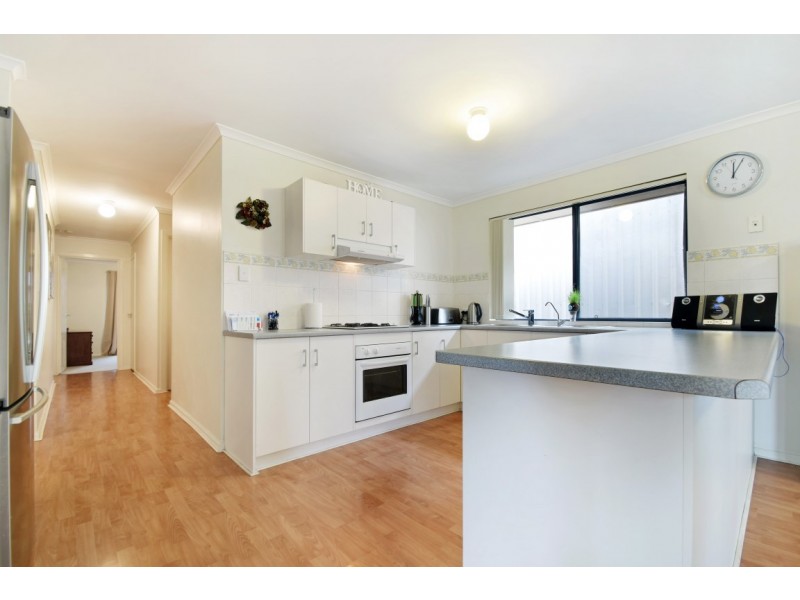 28 Shillabeer Crescent, Woodcroft SA 5162