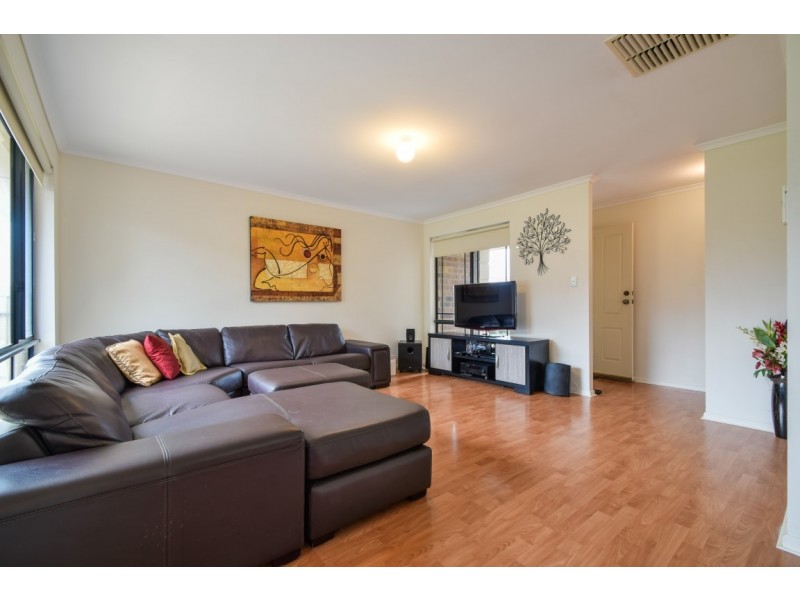 28 Shillabeer Crescent, Woodcroft SA 5162