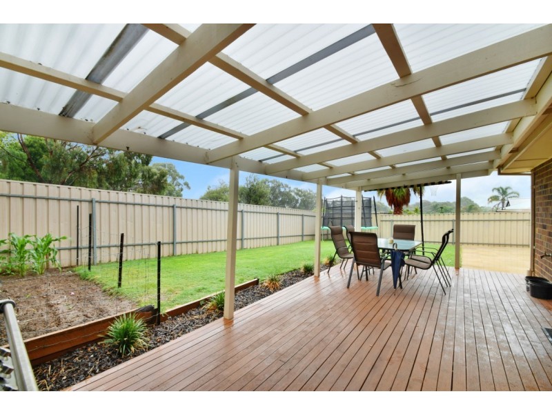 28 Shillabeer Crescent, Woodcroft SA 5162