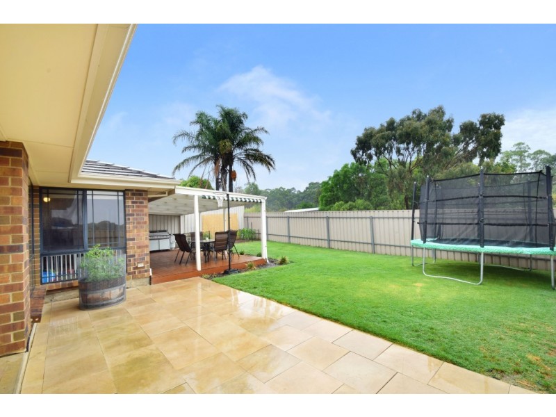 28 Shillabeer Crescent, Woodcroft SA 5162