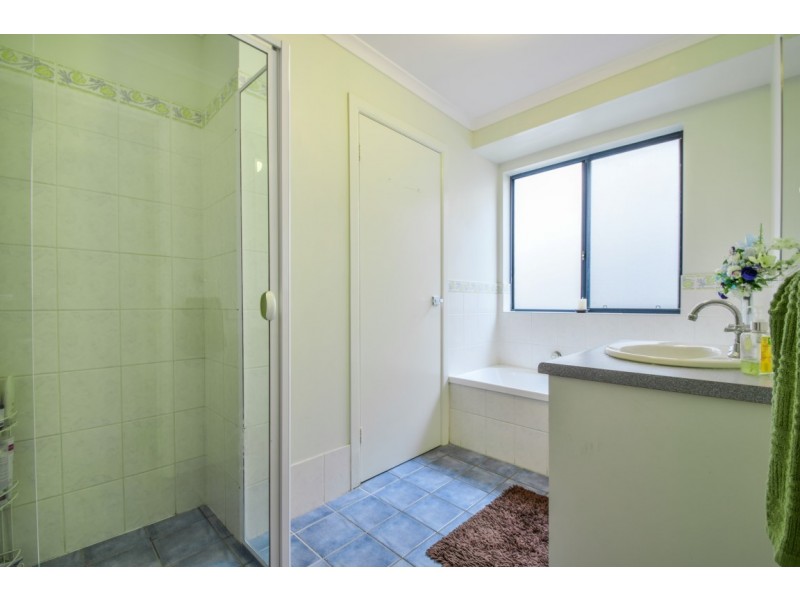28 Shillabeer Crescent, Woodcroft SA 5162