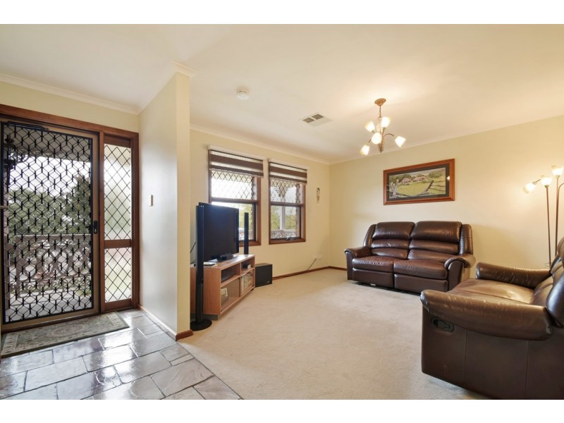 11 Mildara Close, Woodcroft SA 5162