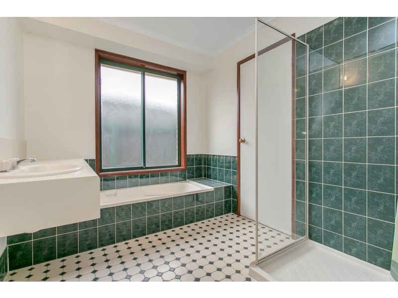 17 Lennon Drive, Woodcroft SA 5162