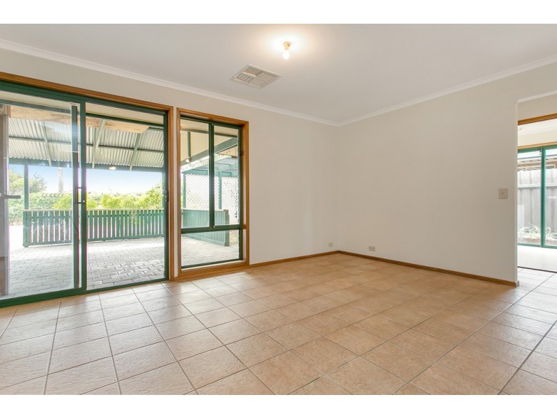 17 Lennon Drive, Woodcroft SA 5162