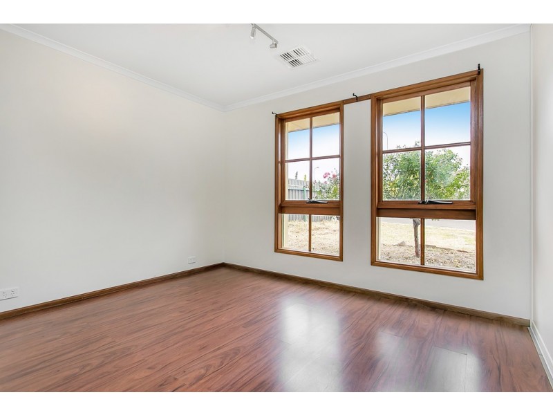 17 Lennon Drive, Woodcroft SA 5162