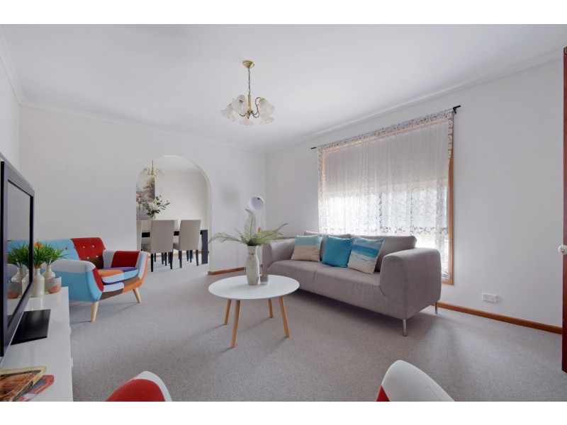 13 Lepena Crescent, Hallett Cove SA 5158