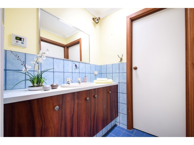 13 Lepena Crescent, Hallett Cove SA 5158