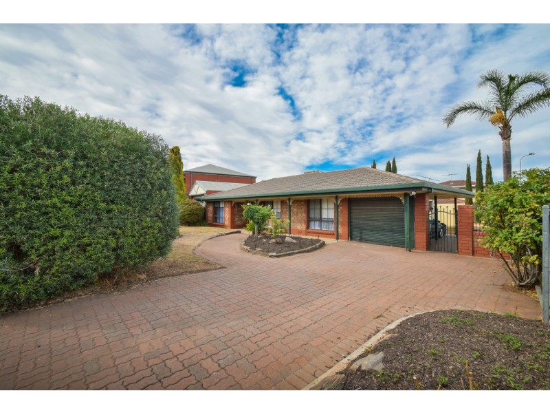 13 Lepena Crescent, Hallett Cove SA 5158